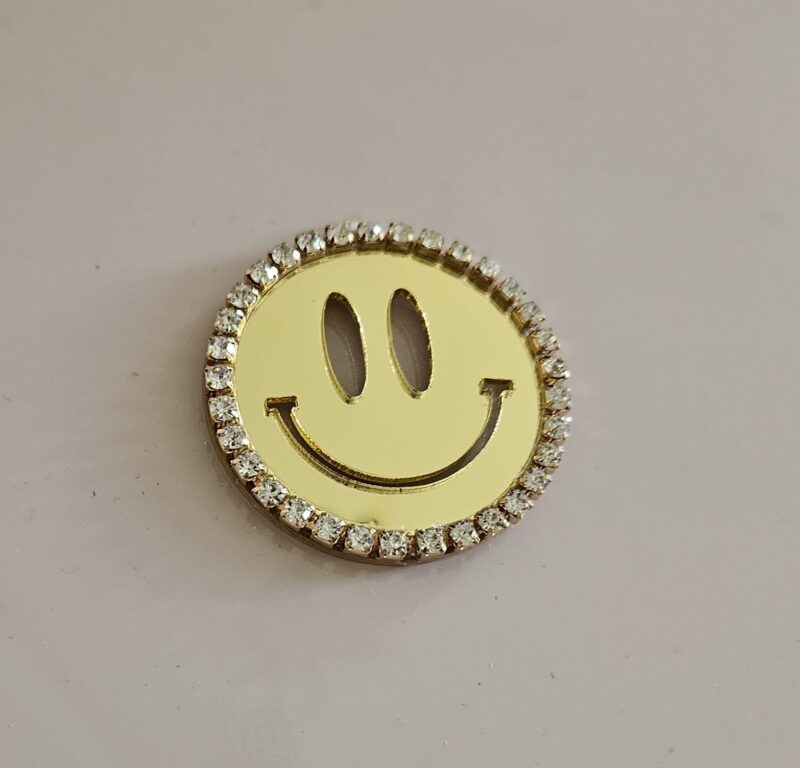 SMILEY GOUD ACRYL EN STRAS BEDEL 4CM