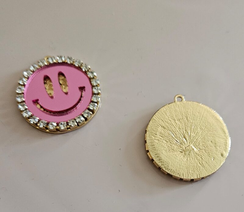 SMILEY PINK GOLD PLATED MET ACRYL EN STRAS BEDEL 3 CM