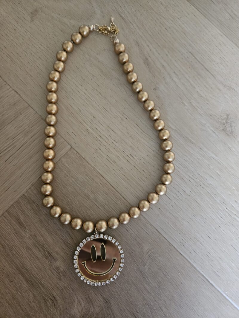 PRE-ORDER  KETTING bruin 45 CM  SMILEY HANGER KLEUR GOUD