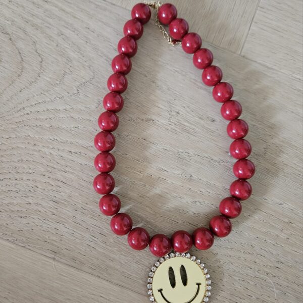 KETTING WINE RED  45 CM  SMILEY HANGER KLEUR GOUD